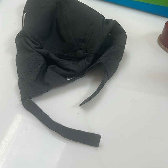 Nike - Picture 4 of 6